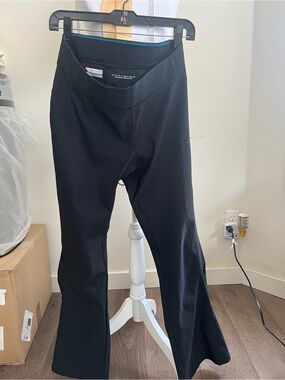 Women’s Columbia Sportswear Black Boot-Cut Active Pants.
